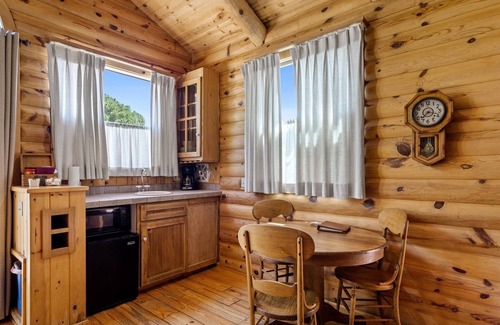 Oak Creek Villa | Adobe Village Inn by RedAwning