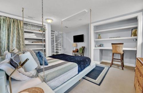Lynn Haven Casa | Adorable 1 BDR with Full Kitchen Deck Washer Dryer