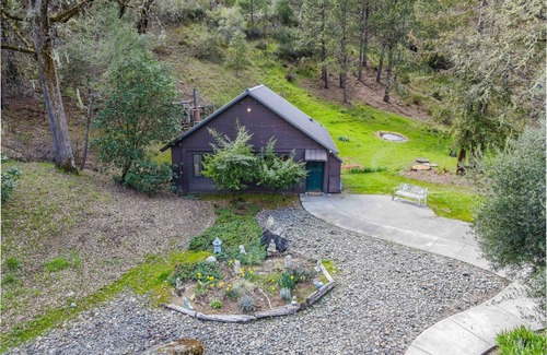 Ukiah Casa | Adorable 1 bed/1 bath house with indoor Fireplace