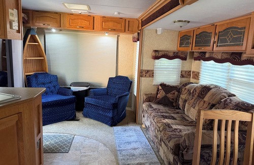 Engadine Casa | Adorable 1-bedroom Camper in Engadine with Lake Access. 50 mi west of bridge