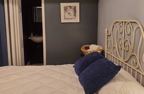 Bonanza Apartamento | Adorable 1-bedroom suite with free driveway parking