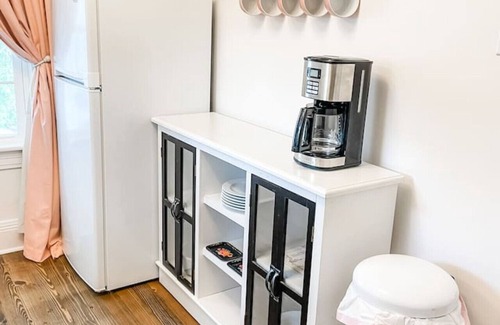 Columbia Apartamento | Adorable 1BR Apt. w/ KING bed 1 m. to square!
