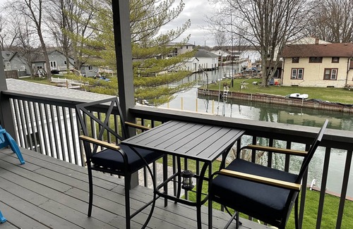Algonac Apartamento | Adorable 2 Bdrm Vacation Rental Located On Canal