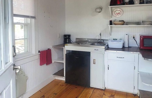 Ocean Park Cabina | Adorable 2 bedroom cabin only 50ft from Beach