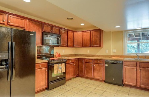 Harrisburg - Hershey Apartamento | Adorable 2-bedroom apt w/ free parking on premises
