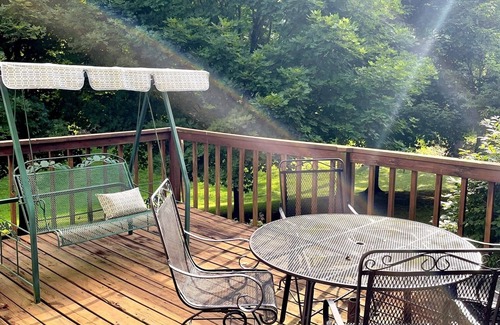 Harrison Casa | Adorable 2 Bedroom Cottage 3 blocks from downtown square