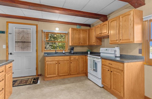 Iola Cabaña | Adorable 3-bedroom cottage in charming Iola