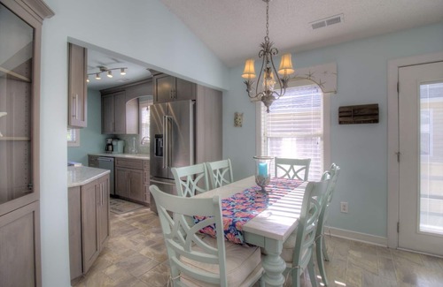 Myrtle Beach Cabaña | Adorable 3BR 2BA Cottage - Shore Drive Area of Myrtle Beach!