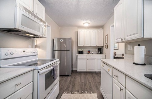 Mount Pleasant Casa | Adorable 3br/2ba Shem Creek Retreat!