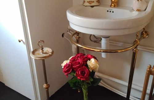 Quartier Sainte-Avoye Cama Y Desayuno | Adorable and typically Parisian maid's room