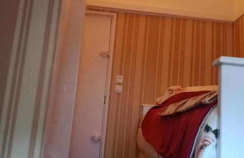 Quartier Sainte-Avoye Cama Y Desayuno | Adorable and typically Parisian maid's room