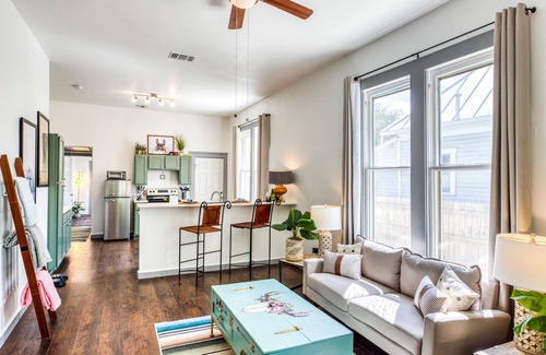 Southtown Apartamento | Adorable Apt Near Downtown | Ideal for Longer Stays