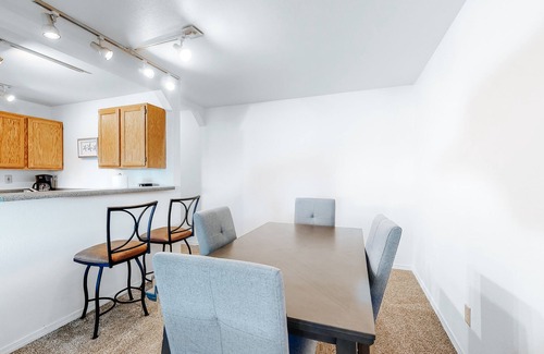 Freeland Apartamento | Adorable bayfront getaway w/ a full kitchen, free WiFi, & beach access