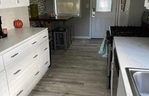 Bayview Casa | Adorable Beach bungalow a BLOCK from the Beach