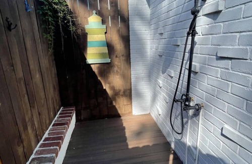 Bayview Casa | Adorable Beach bungalow a BLOCK from the Beach