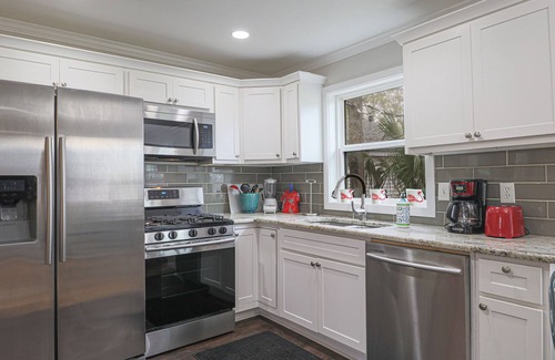Biloxi Casa | Adorable beach cottage within walking distance to the beach and more!