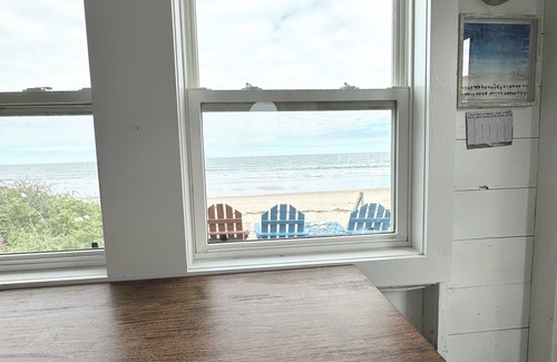 Ogunquit - Wells Cabina | Adorable Beach Front Cottage on Moody Beach