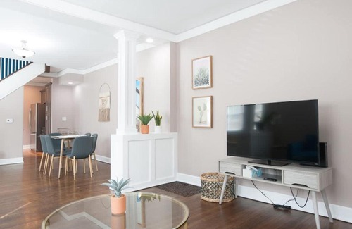 Meridian-Kessler Casa | Adorable Broad Ripple Duplex