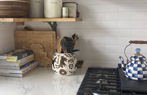 Dartmouth Casa | Adorable Bungalow in the Heart of Padanaram Village