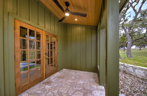 Boerne Cabina | Adorable Cabin in Boerne! sleeps 2, short trip to Luckenbach & Fredericksburg