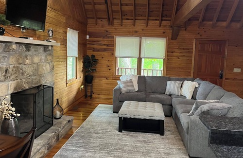 Somerset Cabina | Adorable cabin located minutes from Lake Cumberland and downtown Somerset!