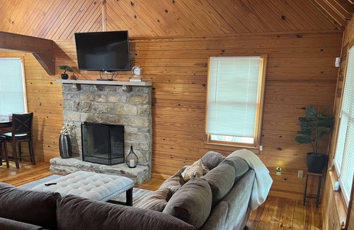 Somerset Cabina | Adorable cabin located minutes from Lake Cumberland and downtown Somerset!