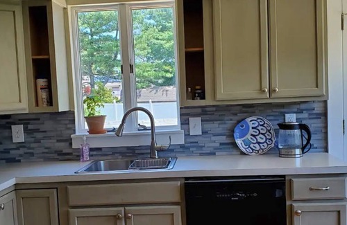 West Belmar Casa | Adorable Cape Cod Cottage in West Belmar in quiet neighborhood