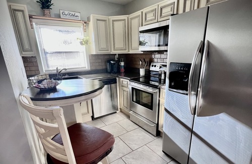 Powell Cabaña | Adorable Cottage fully stocked and convenient to everything!