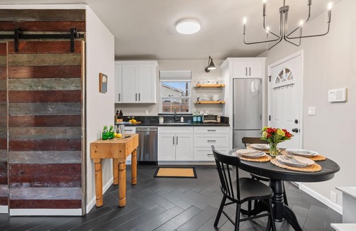 Franklin Cabaña | Adorable cottage in Franklin l Detached home l Pet friendly l Close to town