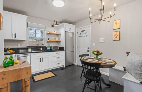 Franklin Cabaña | Adorable cottage in Franklin l Detached home l Pet friendly l Close to town