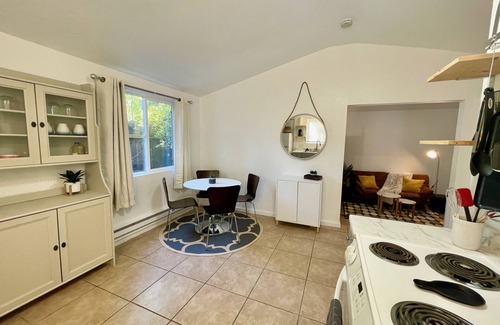 Middletown Cabaña | Adorable Cottage in downtown Middletown - Close to Harbin Hot Springs!