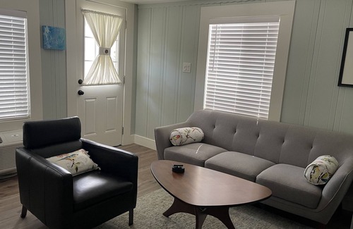 Roseville Cabaña | Adorable Cottage With Private Entrance