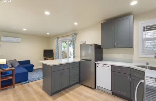 Vancouver Apartamento | Adorable, cozy 2 bedroom guesthouse, close to PDX, built to work away from home