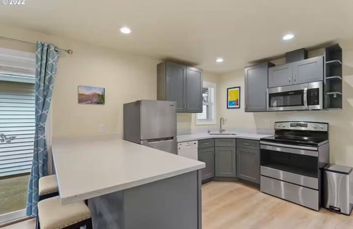 Vancouver Apartamento | Adorable, cozy 2 bedroom guesthouse, close to PDX, built to work away from home