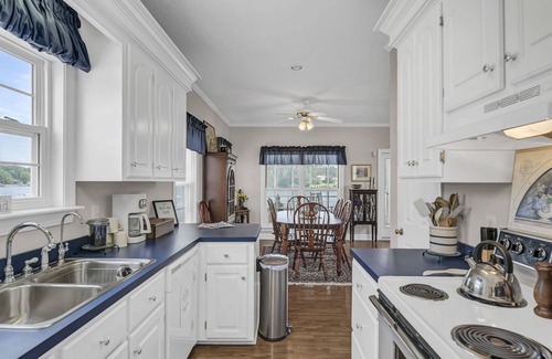 Chapin Casa | Adorable Cozy Serene Lakefront Cottage w/Private Dock, Ramp, Wi-Fi Amazing Views