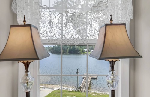 Chapin Casa | Adorable Cozy Serene Lakefront Cottage w/Private Dock, Ramp, Wi-Fi Amazing Views
