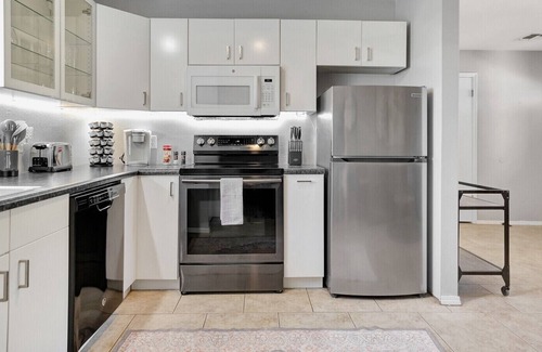 North Scottsdale Cabaña | Adorable guesthouse with private driveway