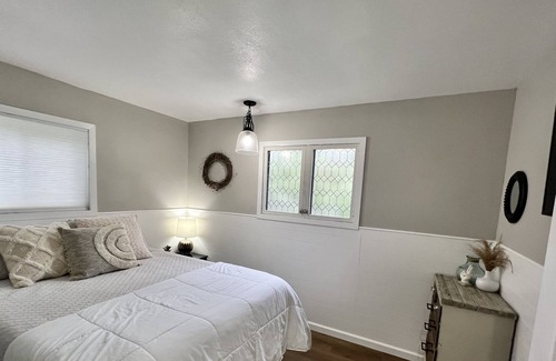 Coeur d'Alene Cabina | Adorable Harbor Island Hideaway