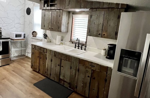 Coeur d'Alene Cabina | Adorable Harbor Island Hideaway