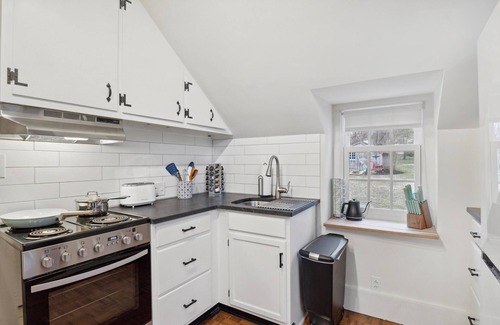 Pike Creek Casa | Adorable Historic Bungalow in Hockessin Valley