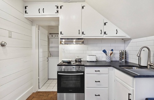 Pike Creek Casa | Adorable Historic Bungalow in Hockessin Valley