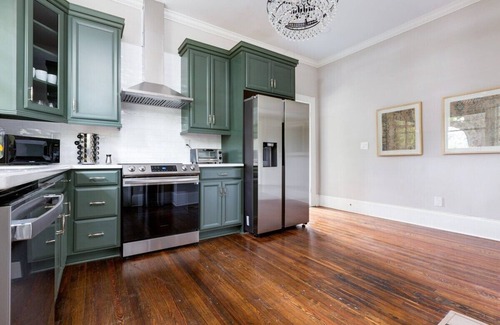 Cherry Casa | Adorable Home - Southern Charm - Excellent Location