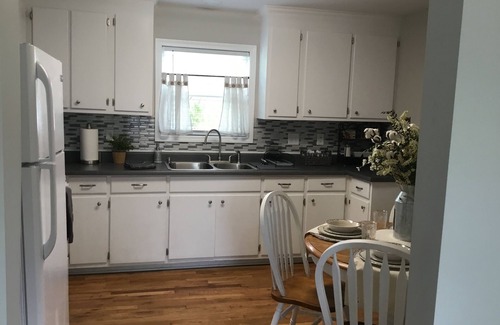 Hudson Cabaña | Adorable “Hudson Hideaway Cottage”