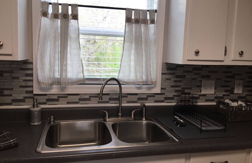 Hudson Cabaña | Adorable “Hudson Hideaway Cottage”