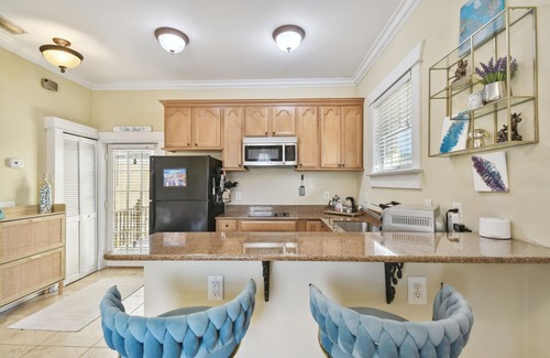 Hyde Park Apartamento | Adorable Hyde Park Apartment w/Parking & Gym
