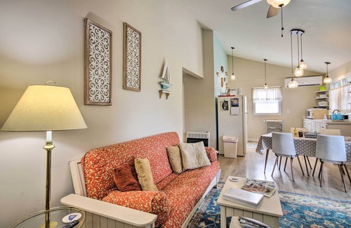 Chapin Cabaña | Adorable Lakefront Cottage w/ Dock & Grill!
