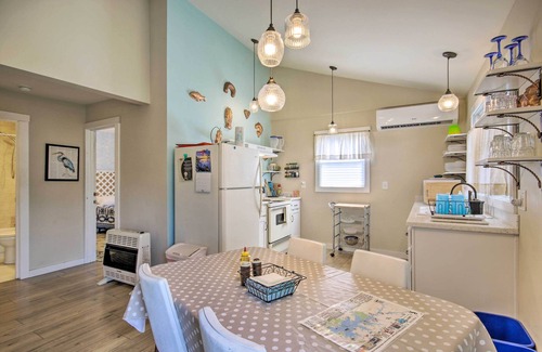 Chapin Cabaña | Adorable Lakefront Cottage w/ Dock & Grill!