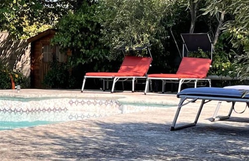 Quartier des Espesses Casa | Adorable Maisonnette Avec Jardin-patio et Piscine