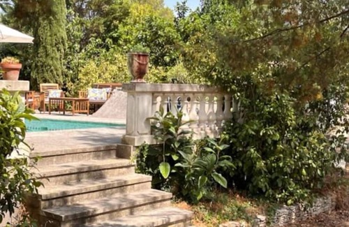 Quartier des Espesses Casa | Adorable Maisonnette Avec Jardin-patio et Piscine