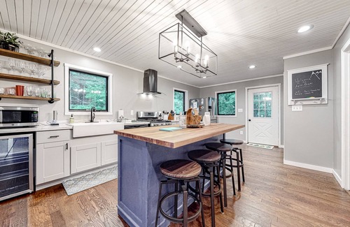 Twin Mountain Casa | Adorable mountain escape with firepit, wraparound deck, fast WiFi, & gas grill